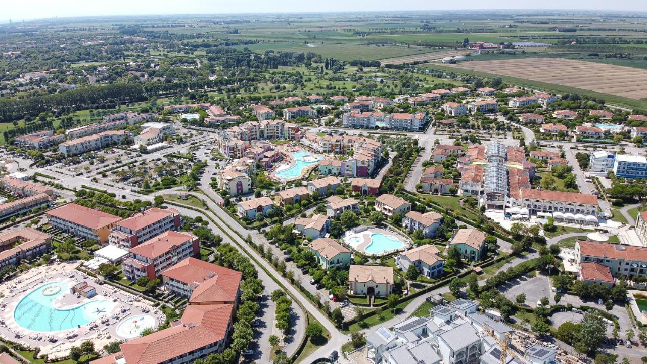 Altanea Apartments Con Piscina Каорле Екстериор снимка